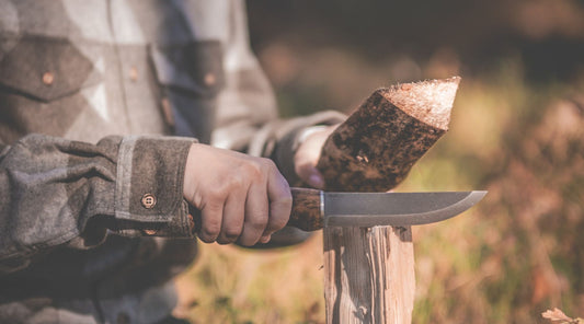How to use a hunting knife in the forest
