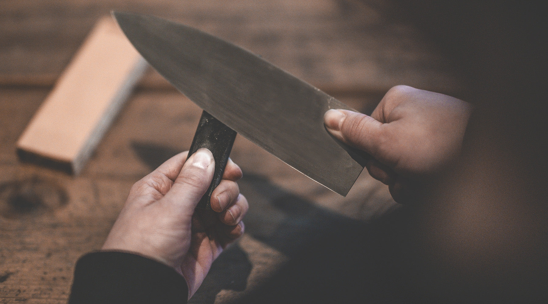 How to care for your kitchen knife in carbon steel
