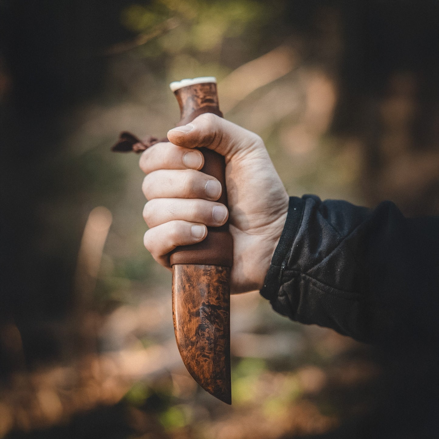 Handmade Finnish hunting knife from Roselli in model "Hunting knife Nalle" Comes with  UHC steel and detail such as silver ferrule and reindeer antler details 