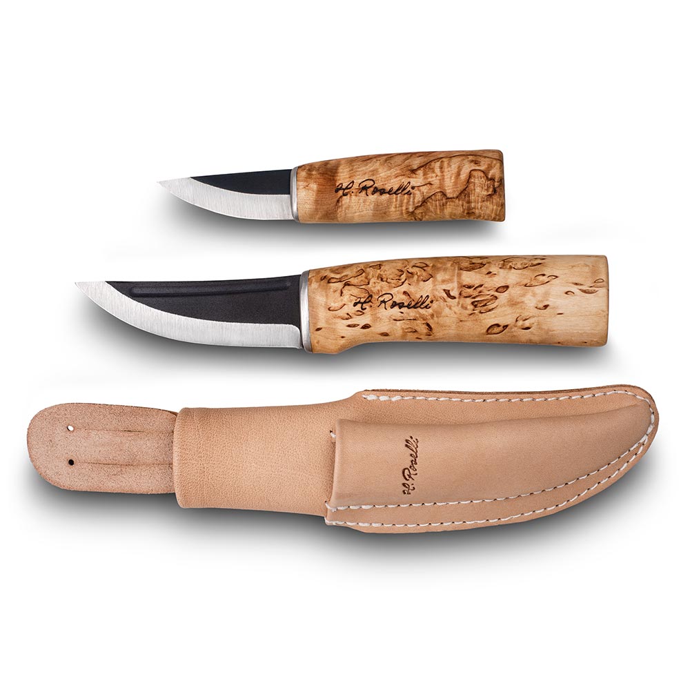 Hamnade Finnish knives from Roselli in models "grandmother knife" and "hunting knife" that comes with a combo sheath made out of light vegetable leather sheath 